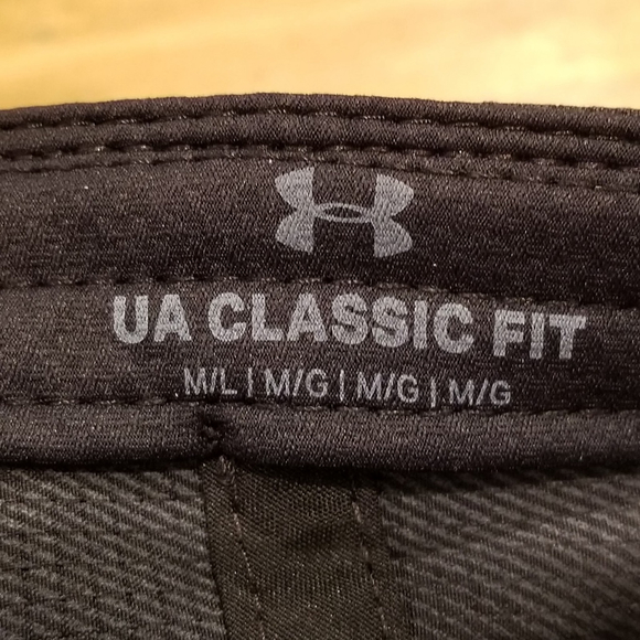 Under Armour Golf Hat Size M/L Flex Stretch Fitted Black white Rubber Logo UA - Picture 7 of 8
